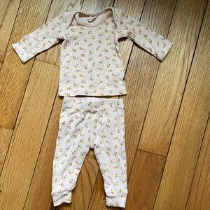 EUC Quincy Mae pajamas, baby girl 0-3 month